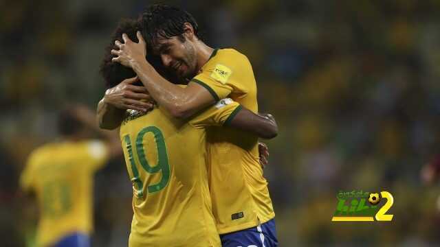 Willian do Brasil é abraçado por Kaka enquanto comemoram a vitória sobre a Venezuela no fim da partida pelas eliminatorias da Copa 2018, na Arena Castelao, em Fortaleza, Outubro, Terça-feira, 13, 2015. Foto Leo Correa/Mowa Press