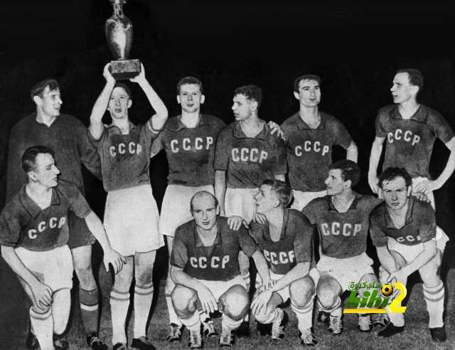 Football - European Nations Cup 1960 - Soviet Union Tournament Winners The Soviet Union team celebrate with the trophy: Back Row left to right: Lev Yaschin, Igor Netto, Viktor Ponedelnik, Yury Voinov, Givi Chokheli, Valentin Ivanov Front: Anatoly Krutikov, Valentin Bubukin, Anatoli Maslyonkin, Slava Metreveli und Mikheil Meskhi