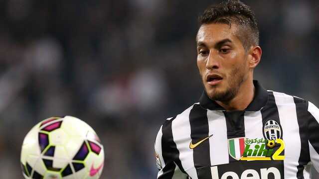 Juventus' midfielder Roberto Pereyra eyes the ball during the Italian Serie A football match Juventus Vs Cesena on September 24, 2014 at Juventus  Stadium in Turin.  AFP PHOTO / MARCO BERTORELLO        (Photo credit should read MARCO BERTORELLO/AFP/Getty Images)