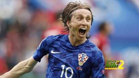 فيديو : حالة من الخوف عند لاعبي كرواتيا والجماهير لحظة اصابة مودريتش