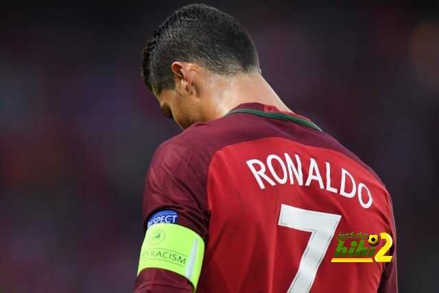 صور : مشجع يقتحم الملعب ليلتقط سيلفي مع كريستيانو