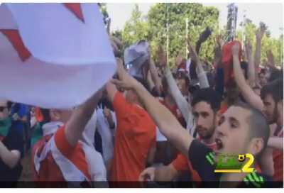 صور : الجماهير الويلزية تحتفل بالتأهل بشوارع فرنسا على طريقتها الخاصة !