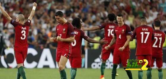 برج ايفل يتلون بالوان البرتغال