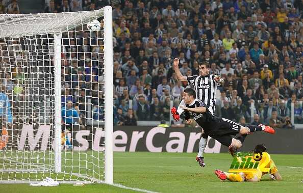 james-rodriguez-header-crossbar-juventus-real-madrid-1430898864