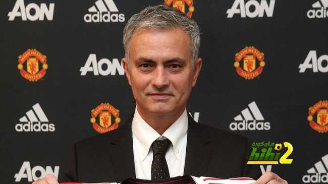 jose-mourinho-manchester-united-shirt_3473754