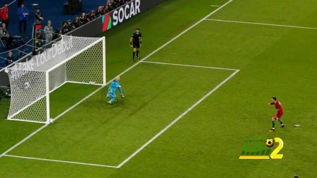 Football Soccer - Portugal v Austria - EURO 2016 - Group F - Parc des Princes, Paris, France - 18/6/16 Portugal's Cristiano Ronaldo misses from the penalty spot REUTERS/Charles Platiau Livepic