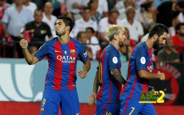 السبورت تطالب بعقاب مشجعي إشبيلية بسبب ميسي وسواريز