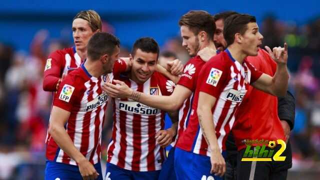 angel-correa-atletico-madrid-malaga-goal-celebration-team-mates_3454255