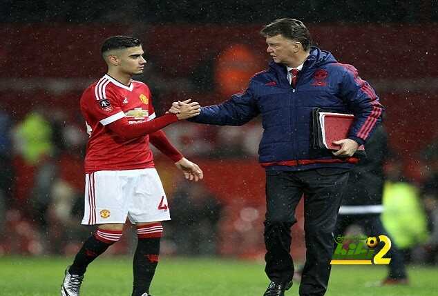 لاعب اليونايتد يقترب من الرحيل عن صفوف الفريق بسبب مورينيو.!
