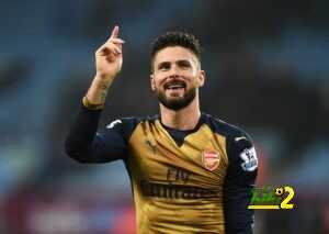 BIRMINGHAM, ENGLAND - DECEMBER 13: Olivier Giroud of Arsenal celebrates victory after the Barclays Premier League match between Aston Villa and Arsenal at Villa Park on December 13, 2015 in Birmingham, England. (Photo by Michael Regan/Getty Images)