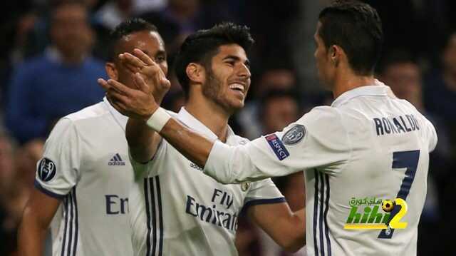 Football Soccer - Real Madrid v Legia Warszawa - UEFA Champions League - Santiago Bernabeu stadium, Madrid, Spain, 18/10/16 Real Madrid's Marco Asensio celebrates with Real Madrid's Cristiano Ronaldo after scoring a goal. REUTERS/Sergio Perez