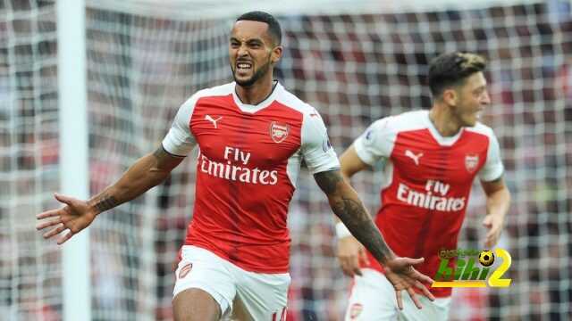 premier-league-football-arsenal-celebrating-theo-walcott_3793516