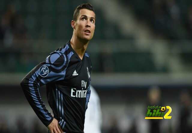 بالصور.. كريستيانو رونالدو يتعمد إيذاء لاعب ليجيا وارسو