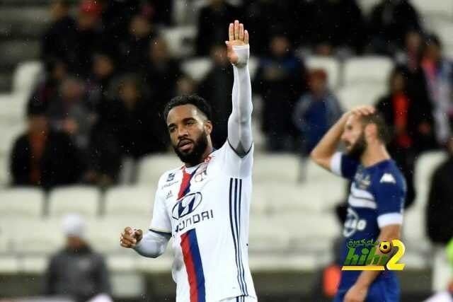 لاكازيت ينفرد على القمة بين لاعبي الدوري الفرنسي