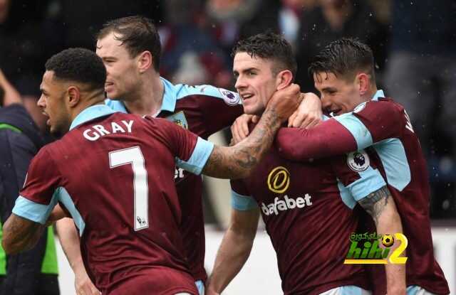 بيرنلي يتفوق على ليفربول وفريقي مانشستر