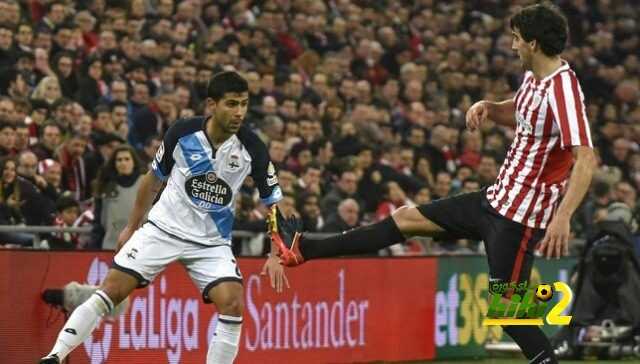 ديبورتيفا لاكورونيا يوافق على بيع ظهيره الأيمن لبرشلونة