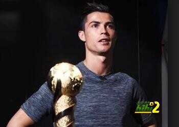 فيديو : لهذا السبب رفض كريستيانو رونالدو لمس كأس القارات الـ2017