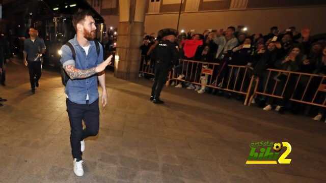 صور من وصول برشلونة للاكورونيا