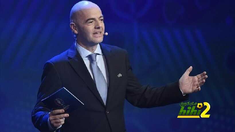رئيس الفيفا يفاضل بين ميسي ورنالدو