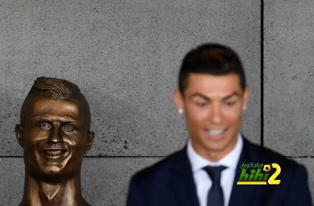 صورة : شكل تمثال رونالدو أقرب للاعب أخر