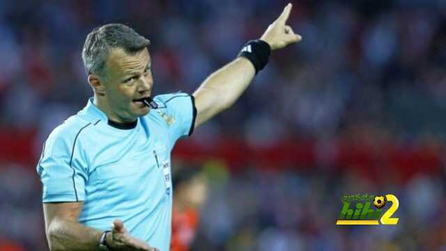 أرقام برشلونة رفقة الحكم الهولندي كويبرس