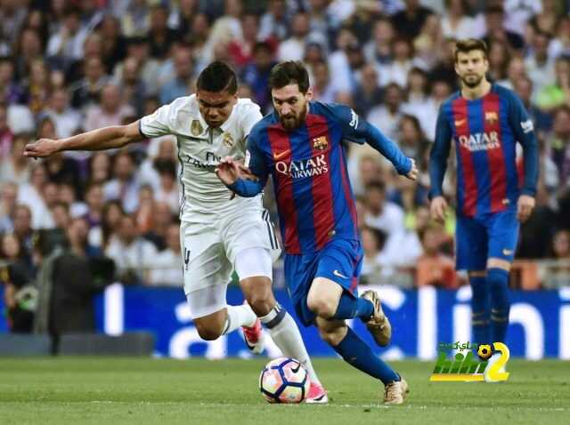 ماركا: ميسي وبيكيه يطالبان الحكم بطرد كاسيميرو