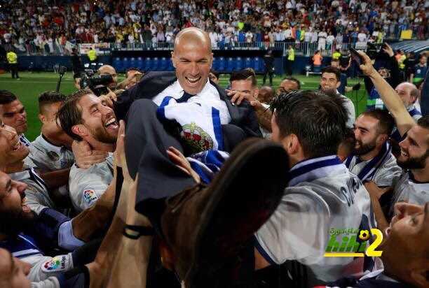 صور : احتفال نجوم ريال مدريد مع زيدان بلقب الليغا