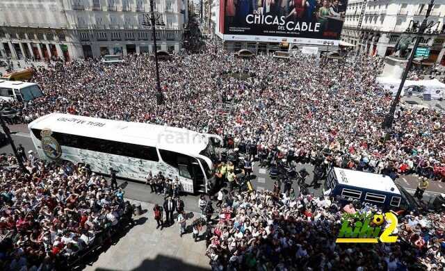 صور : جولة نجوم الريال في مدريد وتقديم كأس الليغا للمشجعين