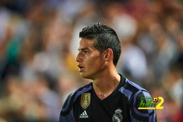 فيغو : على خاميس وريال مدريد إيجاد حل بشأنه