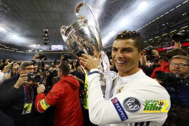 حساب المنتخب البرتغالي يشيد برونالدو ” بطل آوروبا ثلاث مرات في 12 شهرًا “