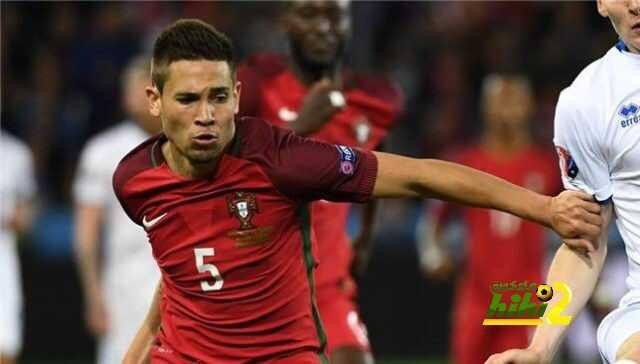 باريس سان جيرمان يريد ظهير دورتموند