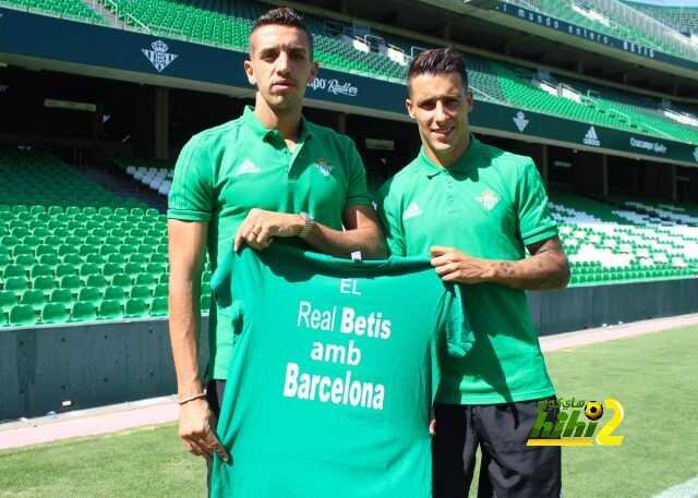 صورة : نجوم بيتيس يرتدون قمصانا لدعم برشلونة