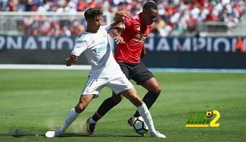 لاعب ريال مدريد في طريقه للخروج