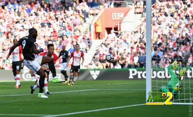 فيديو: لوكاكو يقود مانشستر يونايتد للتقدم على ساوثهامبتون بالشوط الأول