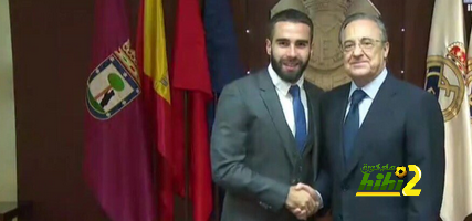 صورة من توقيع كارفاخال على عقود تجديده مع ريال مدريد