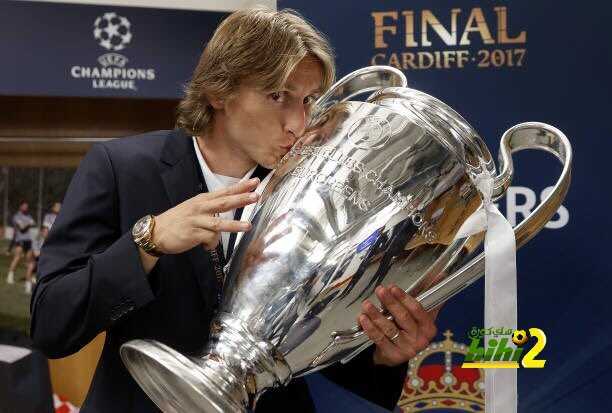 ريال مدريد يحتفل بيوم ميلاد مودريتش