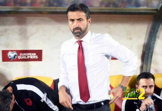 مدرب منتخب ألبانيا يدافع عن بيكيه