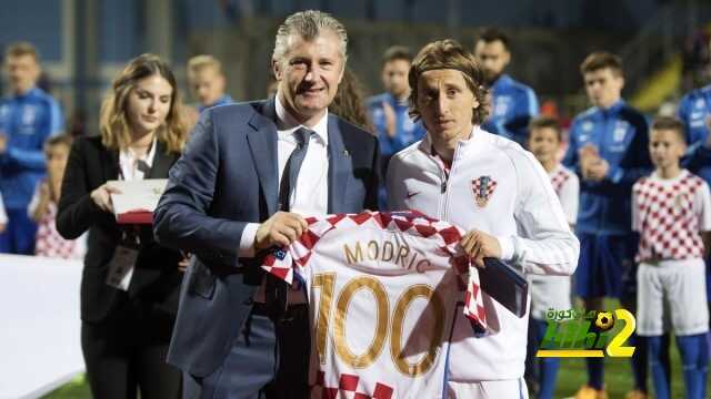 تكريم مودريتش بمئويته مع منتخب كرواتيا