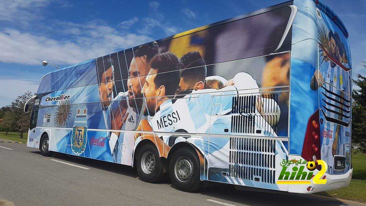 🔴 صورة: حافلة منتخب الأرجنتين تبهر العيون في العرض الأول