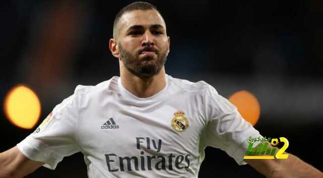 بينزيما يفتتح التسجيل لريال مدريد في نهاية الشوط