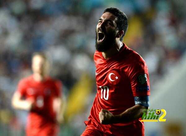 صورة : توران يحتفل بمئويته رفقة منتخب تركيا