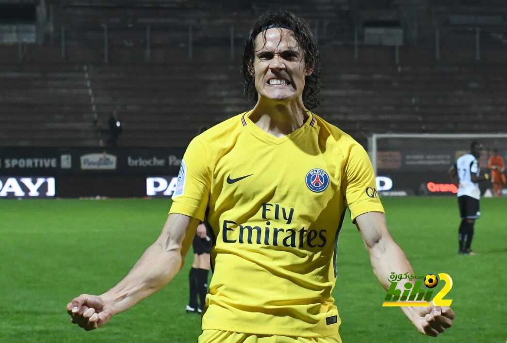 كافاني لازال عالقًا بإيطاليا بسبب مشاكله القضائية