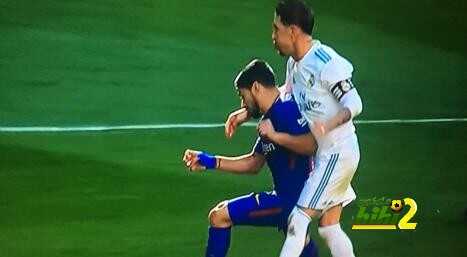 الحكم يطرد كارفخال ومنح برشلونة ركلة جزاء