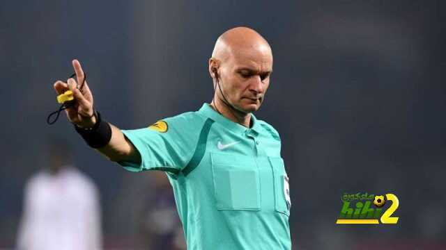 🔴الأكثر غرابة .. حكم يعتدي على لاعب نانت الفرنسي ويطرده بعد أن اصطدم به