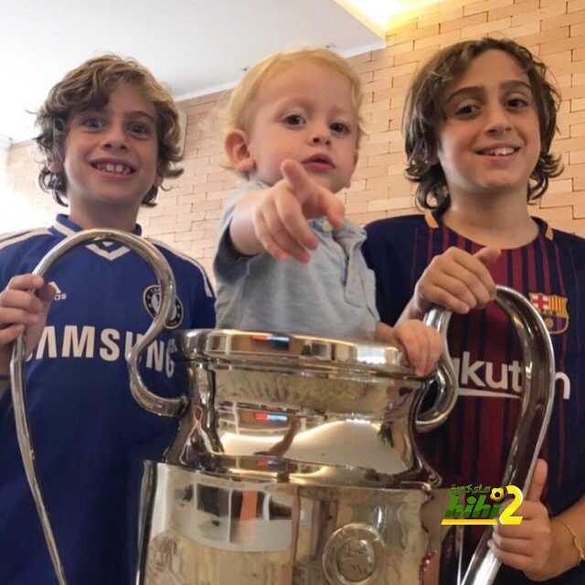 🔴 لاعب برشلونة وتشيلسي السابق يلجأ لحيلة لتشجيع الفريقين