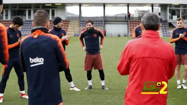لاعبو برشلونة يهنئون ميسي بمولوده الجديد