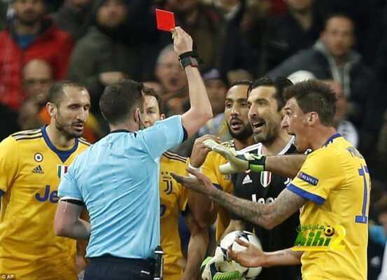 بوفون : حكم اليوفي والريال حيوان يحمل في صدره صفيحة قمامة