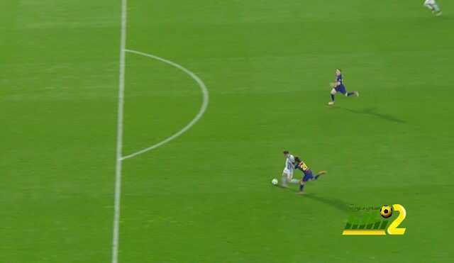 الحكم يطرد روبيرتو وبرشلونة يلعب منقوصا ..!
