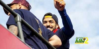 🔴 سواريز تكفل بطعام لاعبي برشلونة أثناء الاحتفال بالدوري