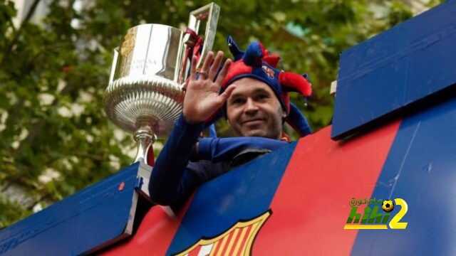 الماركا:لاعبي برشلونة والريال قد يتحدان لاقامة ممر شرفي لانيستا